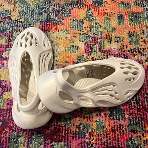 Adidas Yeezy Foam Runners in Oatmeal